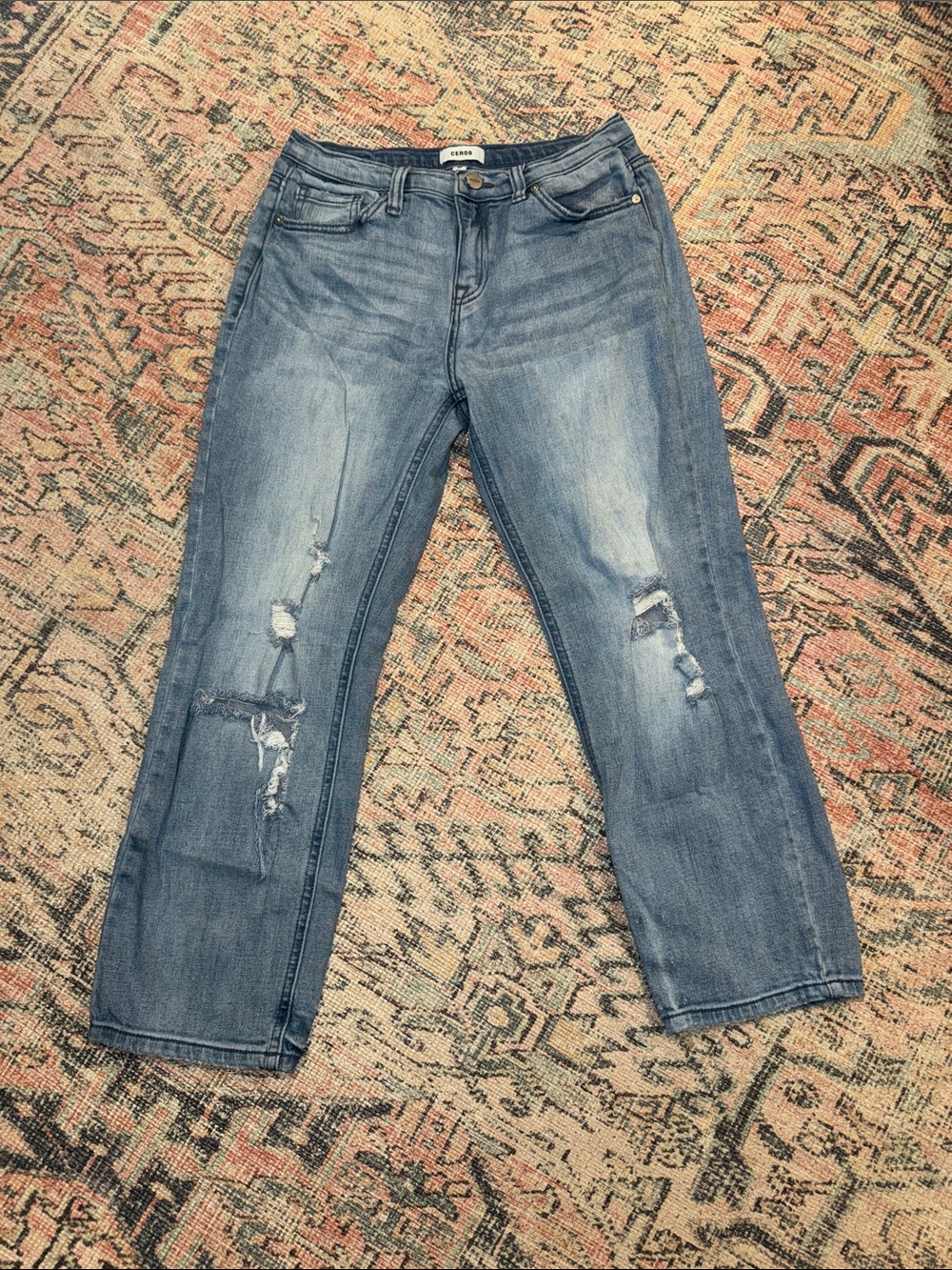 Casual Distressed Boyfriend Jeans in Medium Blue